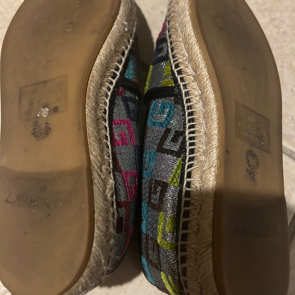 Gucci, very comfortable can be worn on any occasion - Picture 3 of 4